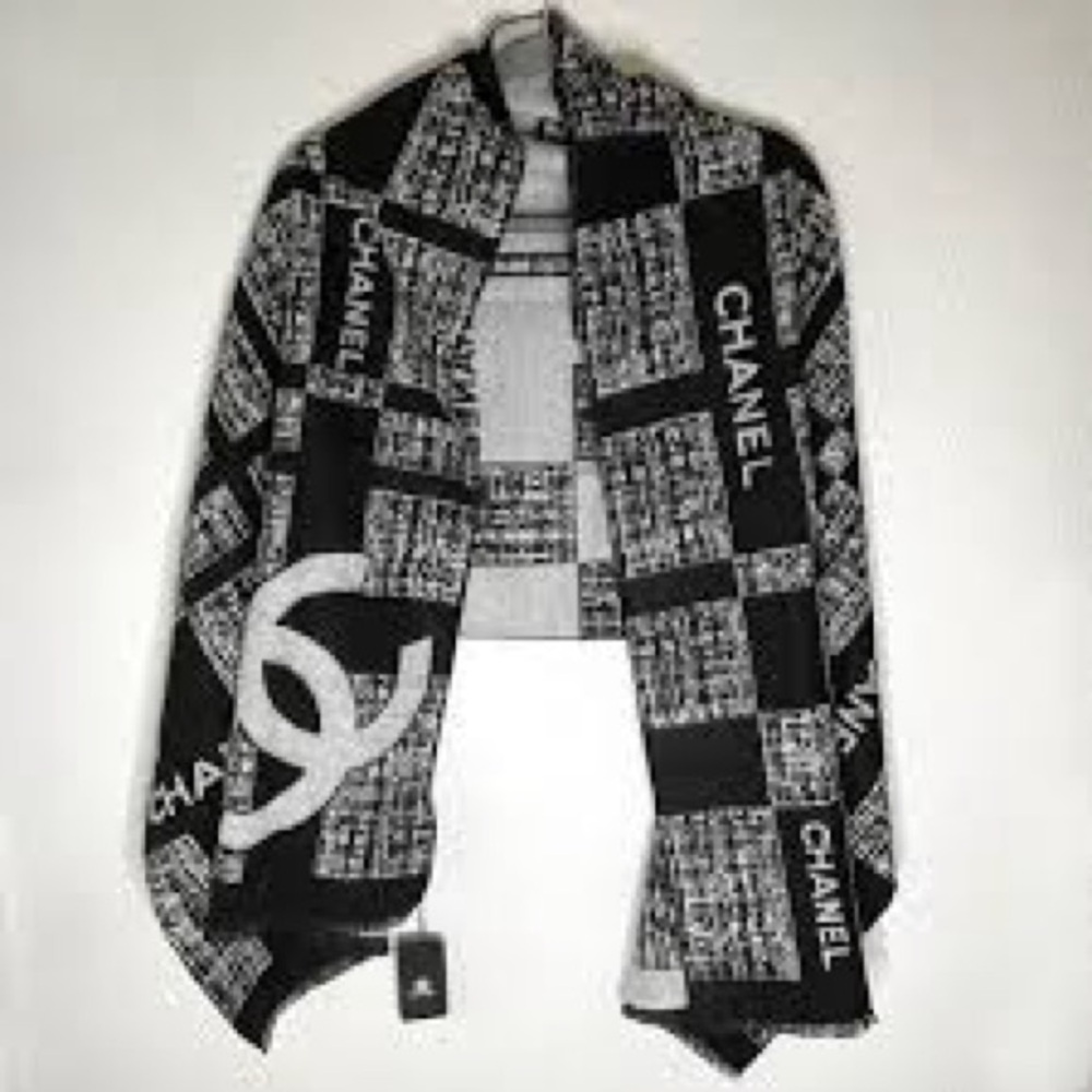 CHANEL Black and White Cashmere Silk Blend Scarf/ Wrap/VIP GWP - Picture 2 of 9